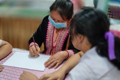 LINE_ALBUM_Focus-group-สืบสานงานศิลป์ลวดลายม้งน่าน_240517_37