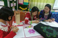 LINE_ALBUM_Focus-group-สืบสานงานศิลป์ลวดลายม้งน่าน_240517_78